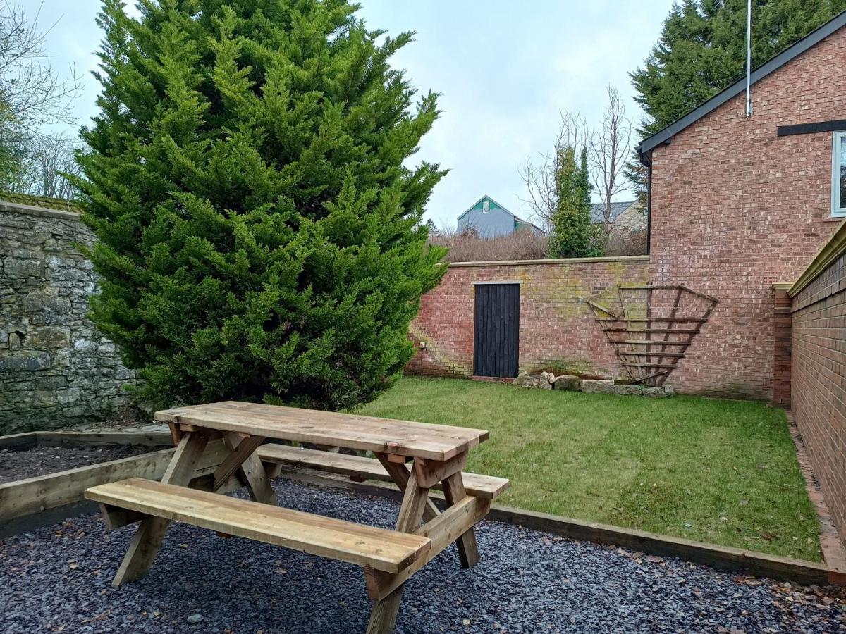 The West Wing At Eriviat Hall Hot Tub Henllan  Exterior photo