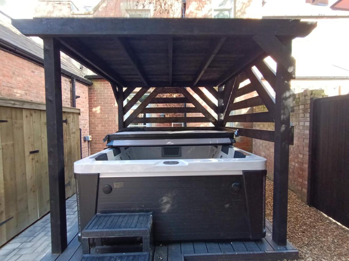 The West Wing At Eriviat Hall Hot Tub Henllan  Exterior photo