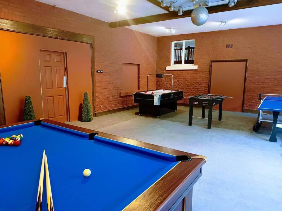The West Wing At Eriviat Hall Hot Tub Henllan  Exterior photo